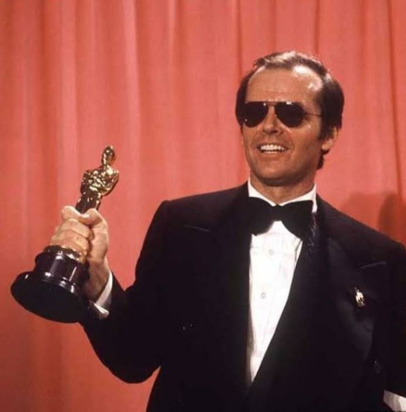 En 1976, il remporte son premier Oscar de Meilleur acteur pour son rôle dans "Vol au-dessus d'un nid de coucou", c'est ?