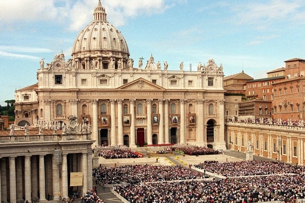 Quel est le plus important édifice religieux du catholicisme situé à Rome ?