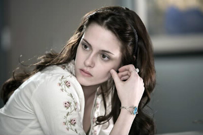Quel âge a Bella quand elle rencontre Edward ?