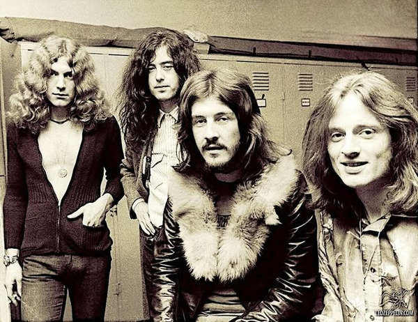 Quel est ce groupe de rock britannique qui remporte un Disque de Platine pour son 3ème album ?