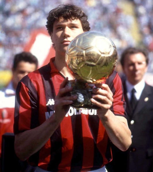 Sur ses 3 Ballons d'Or, combien Marco Van Basten en a-t-il remporté en étant joueur de l'AC Milan ?
