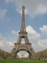 Où peut-on contempler la Tour Eiffel ?