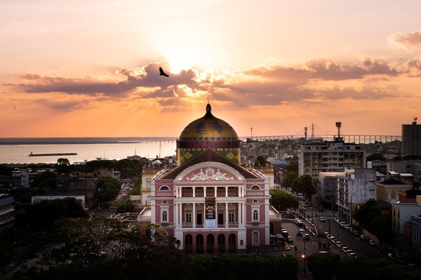 Dans quelle ville dois-je me rendre pour trouver l'Opéra Amazonas ?