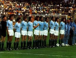 En 1974, l'Uruguay ne parvient pas à passer le premier tour. Quelle équipe ne figurait pas dans son groupe de poules ?