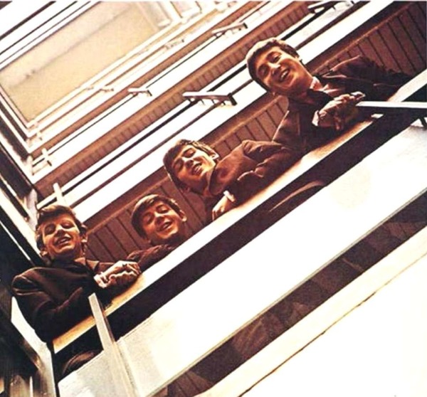 En 1963, avec Ringo qui a remplacé Pete, Les Beatles sortent leur premier album qui a pour titre ......