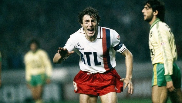 En 1982 et 1983, qu'a-t-il remporté à deux reprises avec le PSG ?