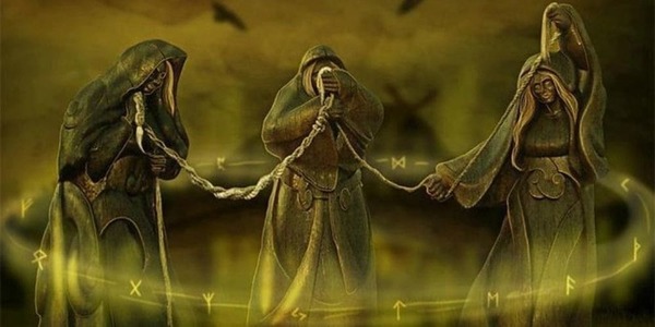 Dans la mythologie nordique, le Wyrd est tissé par qui ?