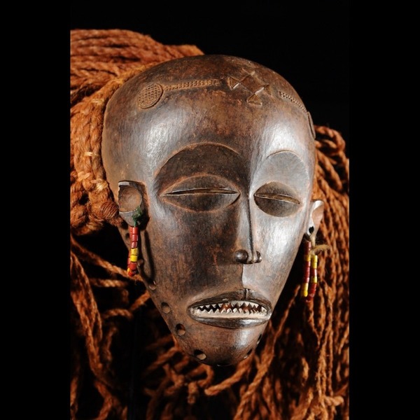Le masque féminin Mwnaa-Pwo est consommé par les danseurs masculins dans leurs rituels de ?