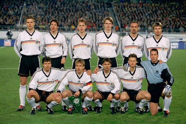 Lors du Mondial de 1998, qui ne trouve-t-on pas dans le groupe de poules des allemands ?