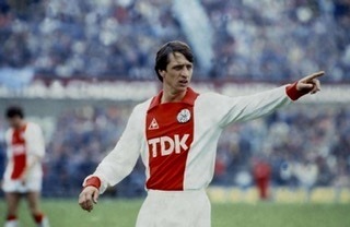 En plus de 1995, l’Ajax a gagné 3 fois d’affilée la LDC dans les années 70 :