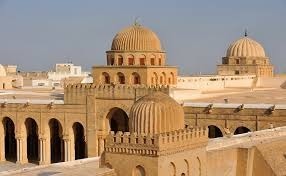 Fondée au VIIe siècle, la ville de Kairouan se trouve...