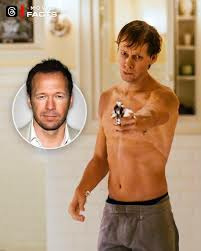 Le petit frère de Mark Wahlberg, ici dans le sixième sens ?