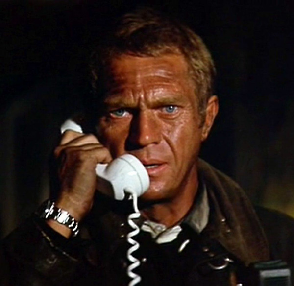 Quel est le nom du personnage joué par Steve McQueen dans le film "La Tour infernale" ?