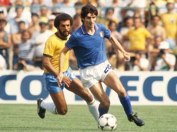 Dans ce Mondial 82, combien de buts Paolo Rossi a-t-il inscrit lors du match contre le Brésil ?