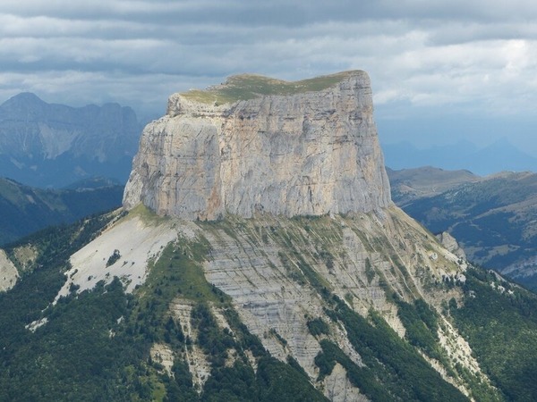 Lequel de ces monts fait partie des sept merveilles du Dauphiné ?