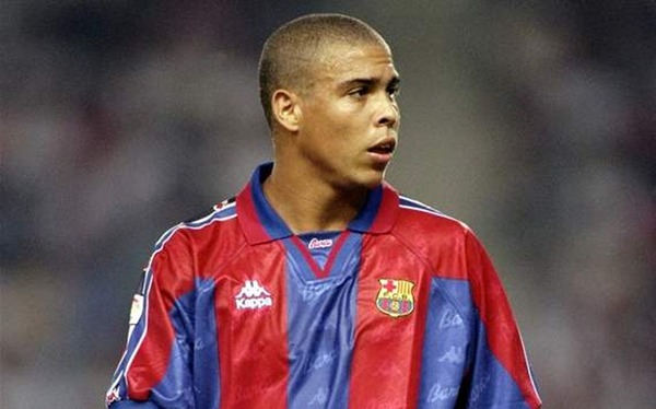 En une saison à Barcelone, Ronaldo a inscrit 47 buts en 49 matchs.