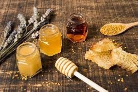 En moyenne, le miel est composé de sucres à hauteur de :