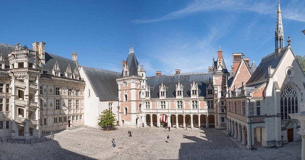 Dans quel château naît Louis d'Orléans ?