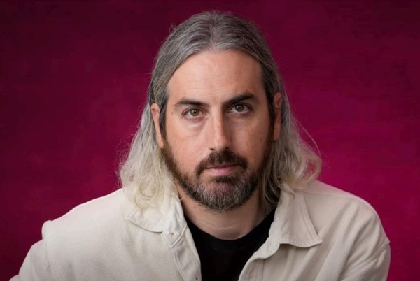 Il est le réalisateur de la Trilogie Maxxxine, c'est ?