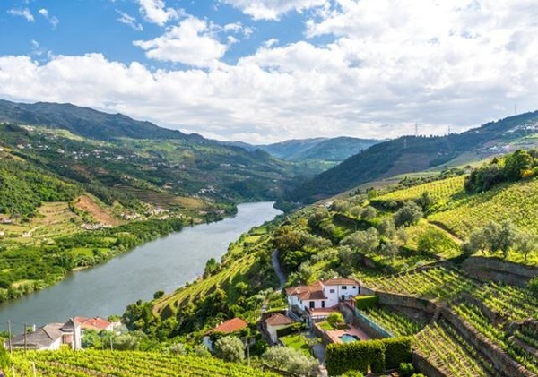 Quel est le fleuve qui marque la frontière entre Espagne et Portugal ?