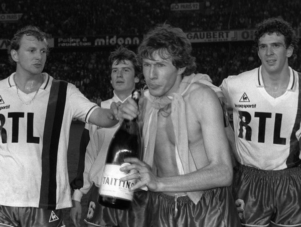 Quand il remporte le championnat de France avec le PSG en 1986, c'est la première fois que le club remporte ce trophée.