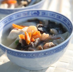 Les Asiatiques distinguent une cinquième saveur, celle d'un sel présent, entre autres, dans la sauce de soja, il s'agit de :