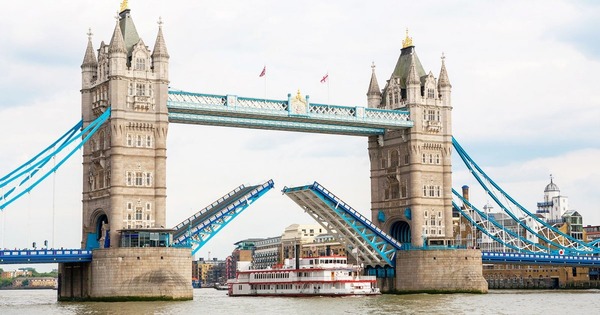 Comment se nomme ce pont à Londres ?