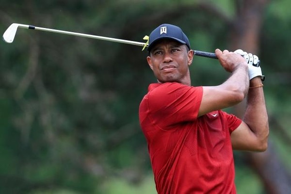 Souffrant de blessures graves aux jambes après un accident de voiture, Tiger Woods voit la poursuite de sa carrière compromise. Dans quel domaine excelle-t-il ?