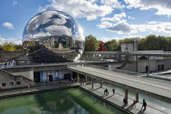 Inaugurée en 1985, dans quel parc se trouve La Géode de Paris ?