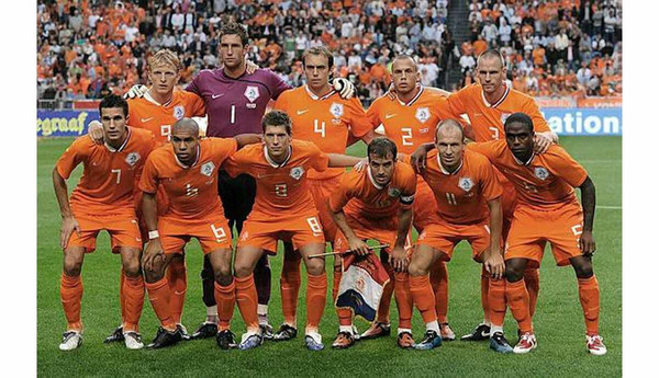 Lors du Mondial 2010, les hollandais remportent les 3 matchs de leur groupe de poules ?