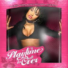 Quand sort-elle son premier mixtape "Playtime Is Over" où elle pose comme une poupée barbie sur la pochette ?