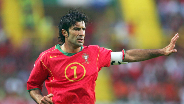 Lors de l'Euro 2004, Figo et les portugais atteignent la finale, mais s'inclinent contre la...