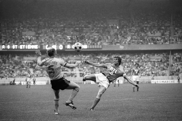 Lors de la finale de la Coupe de France 1975, contre quelle équipe a-t-il inscrit une sublime reprise de volée ?