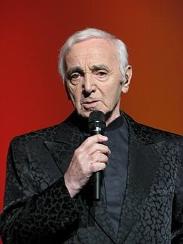 En 1976, Charles Aznavour chante