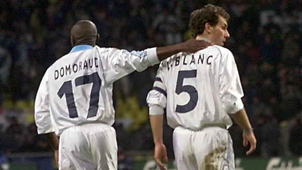 Lors de la dernière journée du Championnat 98/99, l'OM s'impose (1-0) sur la pelouse de...