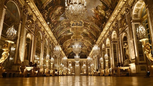 Qui est le célèbre créateur de la Galerie des Glaces du château de Versailles ?