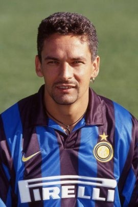 En 1998, il rejoint l'Inter Milan qui sera son dernier club professionnel.