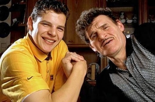 Son père Francis, était un ancien.....