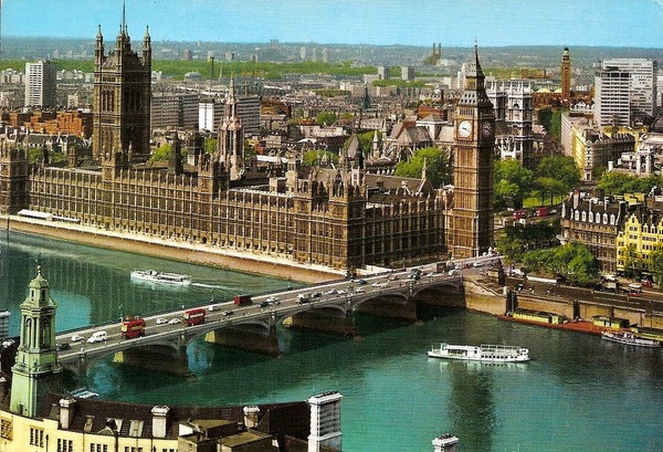 De quel palais britannique Big Ben est-elle désignée la « grande cloche » ?