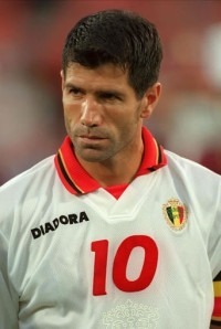 Il participe à l'Euro 2000 qui sera sa dernière compétition internationale.