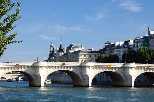 Si je vous dis que c'est le pont Neuf à Paris, que me répondez-vous ?