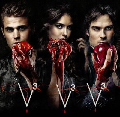 Dans Vampire diaries, qui est en couple avec Elena dans la saison 4 ?