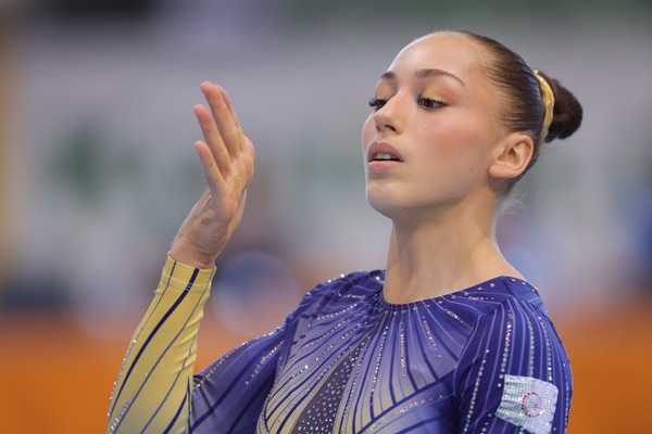 Médaillée d'Or en Gymnastique Artistique, quel pays Kaylia Nemour représentait-elle ?