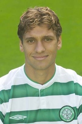 Mileu des années 2000-2010, ancien capitaine et ex du Celtic et d'Aston Villa ?