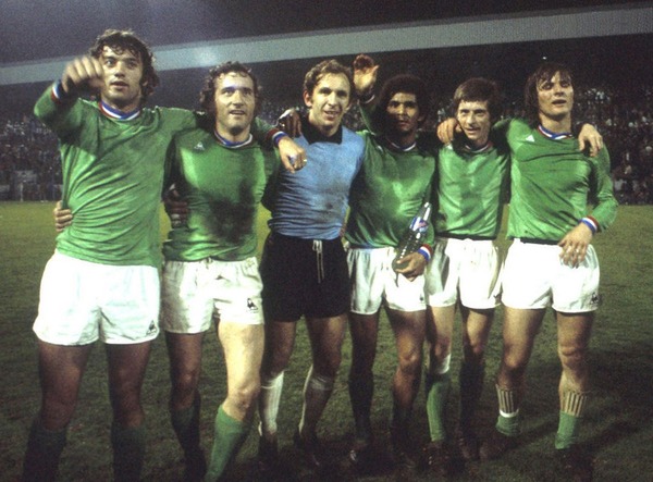 Afin d'accéder à leur première finale de C1 en 1976, qui les Verts ont-ils éliminés en demi-finales ?