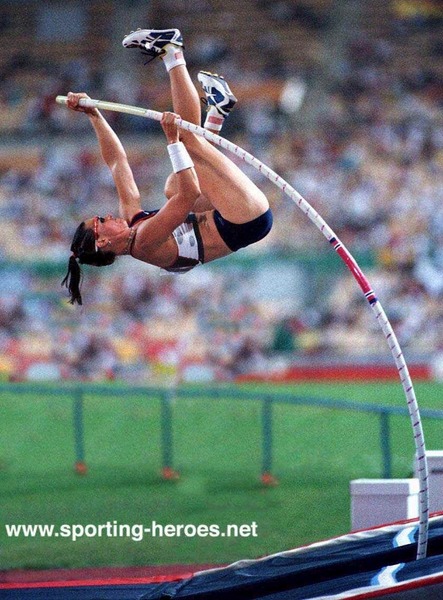 Stacy Dragila a été championne olympique à la perche en quelle année ?