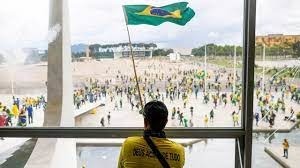 Le 8 janvier 2023, suite à la défaite électorale de Jair Bolsonaro, des émeutiers investissent les institutions de la capitale...