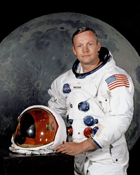 En 1969, il est le premier homme à marcher sur la Lune. Il s'agit de :