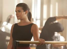 Dans Glee, où va-t-elle poursuivre ses études ?