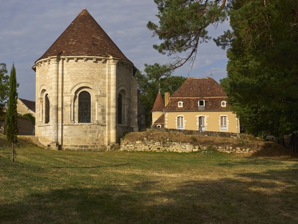 Combien de colonnes ont été mises à jour pendant les récents travaux du prieuré de Longefont ?